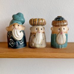 Tre vise mnd - keramikfigur st - lille