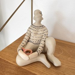 Stille stund - kvinde med kop - pink