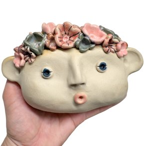 Med blomster i h�r - v�g hoved