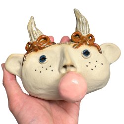 Bubbelgum pige med lyst h�r - v�gfigur