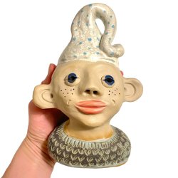 Gut med hut' - keramik buste