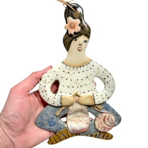 Strikker - keramik dame vgophng - Astrid