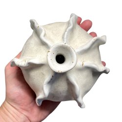 Frynse keramik vase - hvid