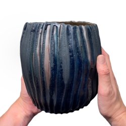 Rillet unika keramik vase - krukke - blsort