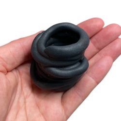 Snirklet keramik lysestage - Sort