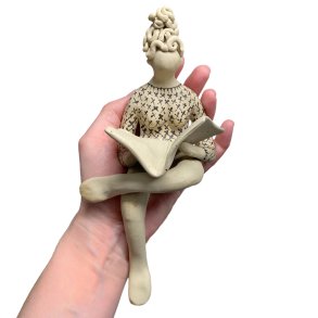 Damen med den store avis - keramik figur