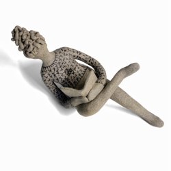 Kvinden der lser - keramik figur - mrk lava