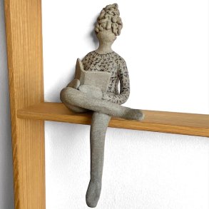 Kvinden der lser - keramik figur - mrk lava