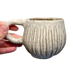 Stille stund - keramik kop - rillet creme rustik