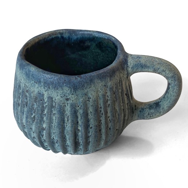 Stille stund - keramik kop - rillet blsort rustik