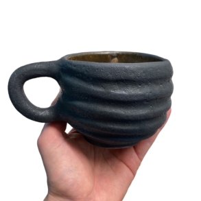 Hyggekop - keramik kop - sort rustik - vandret