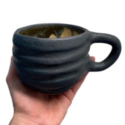 Hyggekop - keramik kop - sort rustik - vandret