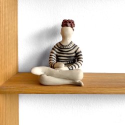 Yoga gut - keramik figur - rdbrunt hr