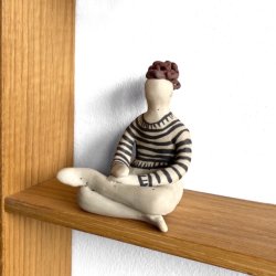 Yoga gut - keramik figur - rdbrunt hr