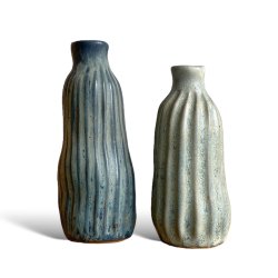 Organisk - keramik vase - sart grnbl rillet