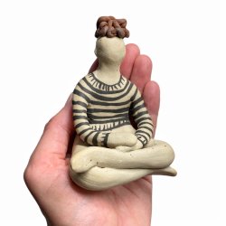 Yoga gut - keramik figur - rdbrunt hr