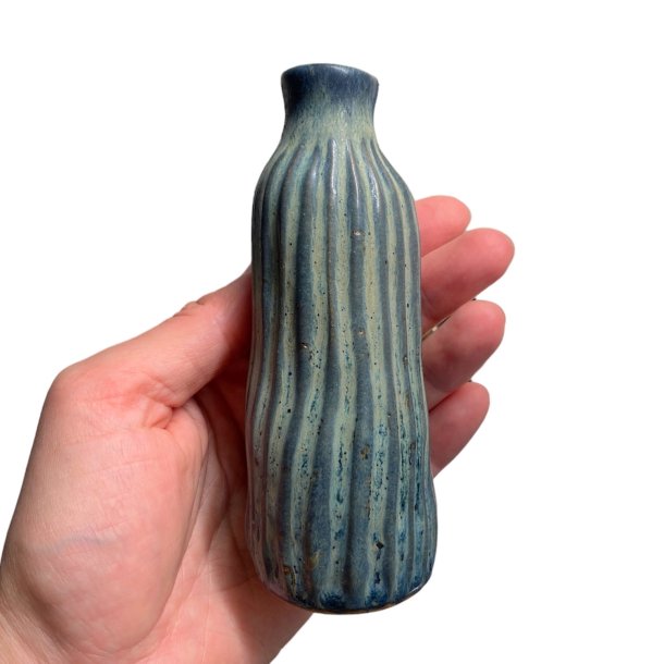 Organisk - keramik vase - Blgrn rillet
