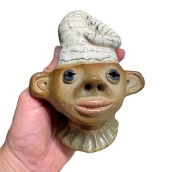 Gut med hut - keramik buste