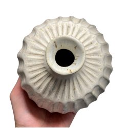 Stor srling - Keramik vase - creme rillet