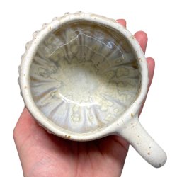 Stille stund - keramik kop - rillet hvid