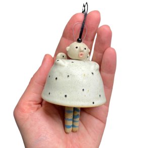 Engel - keramik klokke - lille prikket