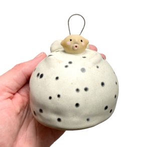 Kugle engel - keramik - Lille prikket