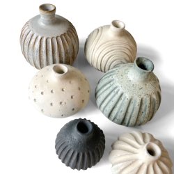 Lille srling - unika keramik vase - Creme prik