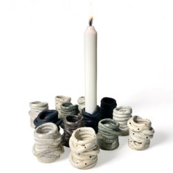 Snirklet keramik lysestage - Prikket