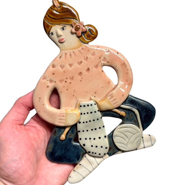 Strikker - keramik dame vgophng - Marianne