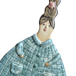 Dame med frakke - keramik vgkunst -  Vera