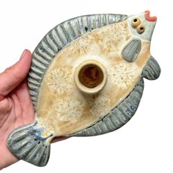 Fladfisk - keramik lysestage - sand