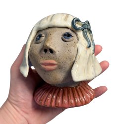 Med sljfe i hr - Keramik buste