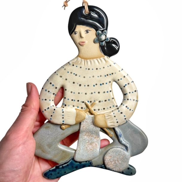 Strikker - keramik dame vgophng - Beate