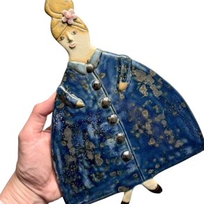 Dame med frakke - keramik vgkunst -  Kaja