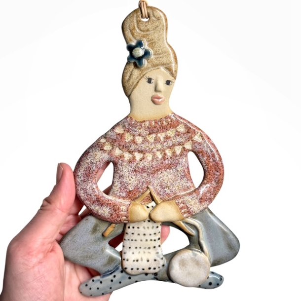 Strikker - keramik dame vgophng - Fie