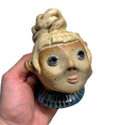 Pigen med knolden - Keramik buste