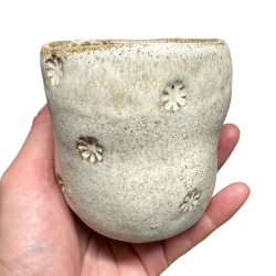 Sansekop - keramik kop - creme rustik stor blomst