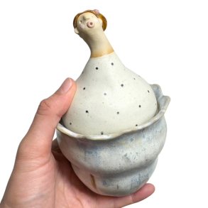 Prikket dame - keramikkrukke med lg 