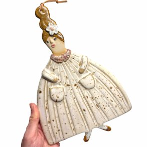 Dame med frakke - keramik - Julie