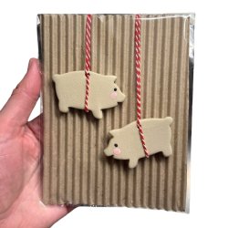 Julegrise - 2 stk. keramik juleophng-