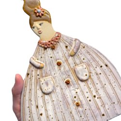 Dame med frakke - keramik vgkunst - Viola