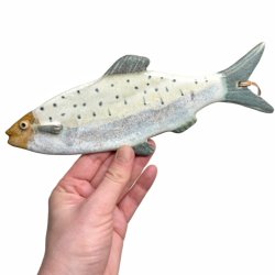 Lkker sild - keramik fisk til vggen - prikket