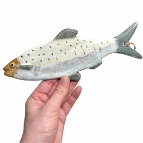 Lkker sild - keramik fisk til vggen - prikket