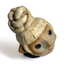 Pigen med knolden - Keramik buste