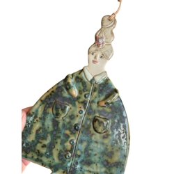 Dame med frakke - keramik vgkunst -  Josefine