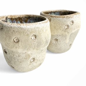 Sansekop - keramik kop - creme rustik lille blomst