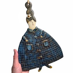 Dame med frakke - keramik vgkunst - Helle