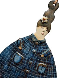 Dame med frakke - keramik vgkunst - Helle