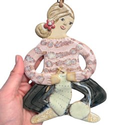 Strikker - keramik dame vgophng - Andrea