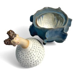 Med flser og strik - keramik krukke med lg